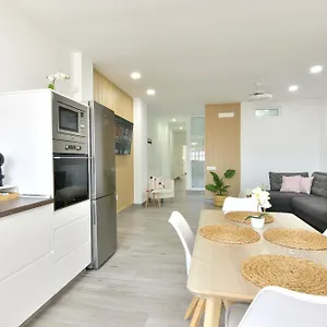 https://piso-cmodo-y-moderno.in-canary-islands.com